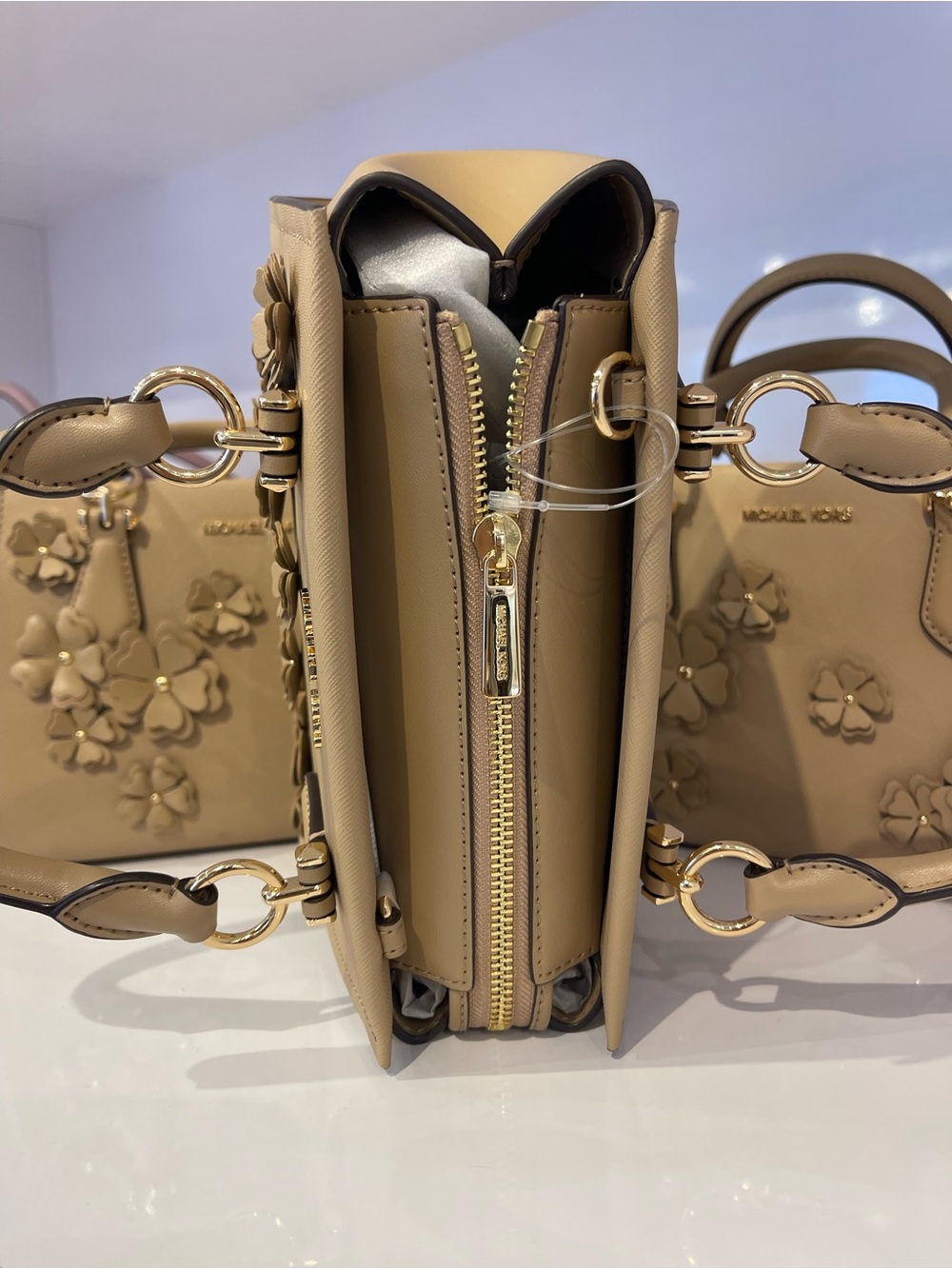 MICHAEL KORS Marilyn Sm Floral Embellished Satchel Messenger Crossbody
Camel
NWT - Picture 14 of 14